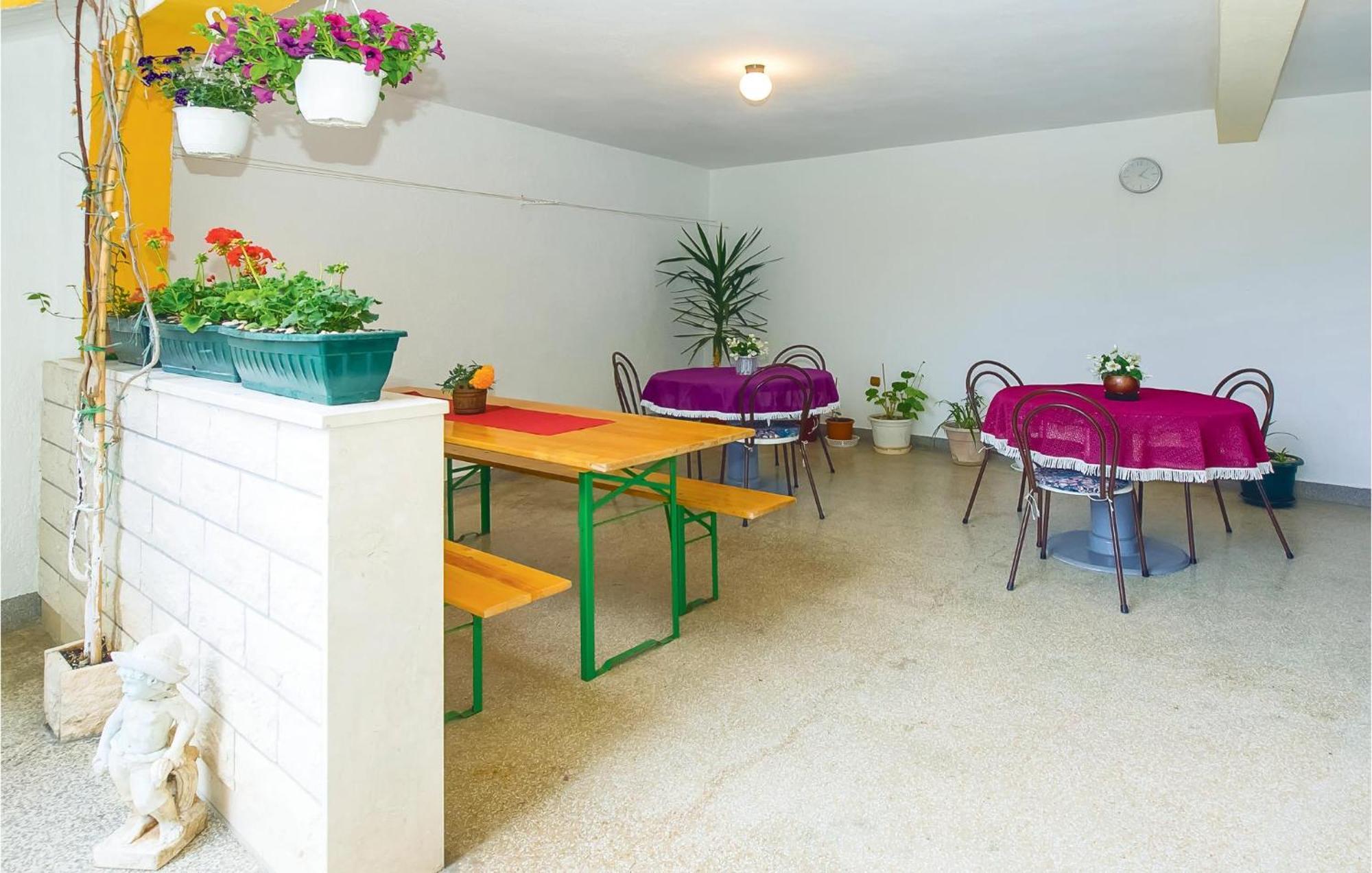 Beautiful Apartment In Omis With Wifi Exterior foto